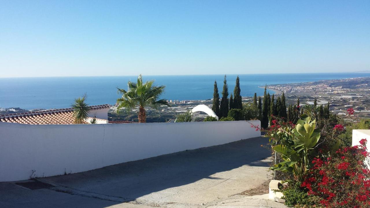 Villa Perla Blanca Sayalonga Екстериор снимка