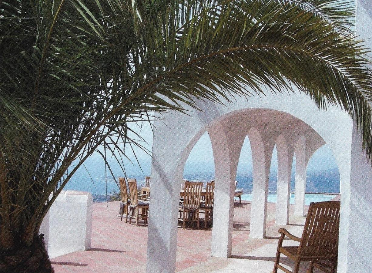 Villa Perla Blanca Sayalonga Екстериор снимка